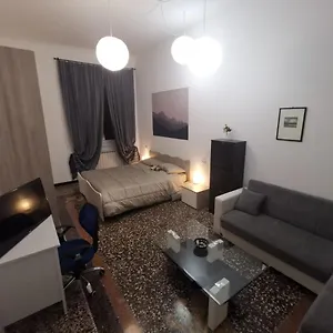Wow - 175 Mq - Posteggio Privato - Davanti Porto Traghetti - Fino A 10 Posti Letto Appartement Gênes